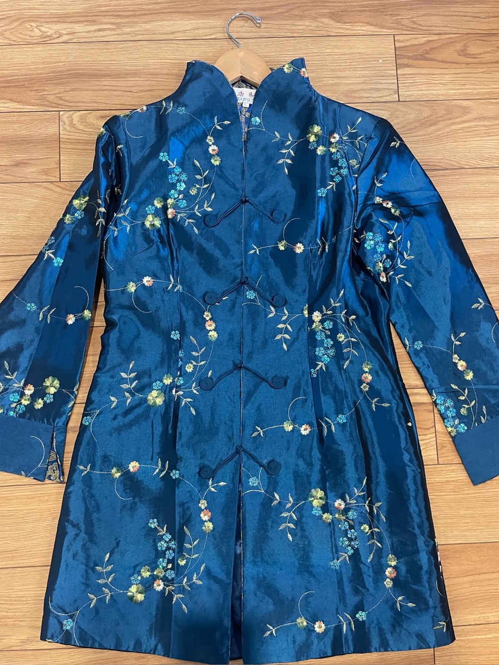 Tang Yi mandarin colar jacket embroidery large blue frog closure